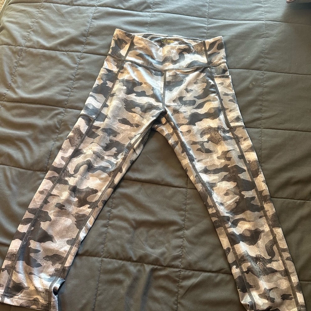 Tek Gear Women’s Camouflage Cropped Leggings - Black, Gray